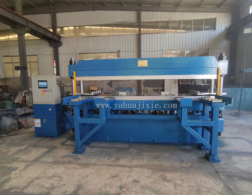 100T導(dǎo)熱油加熱硫化機(jī)