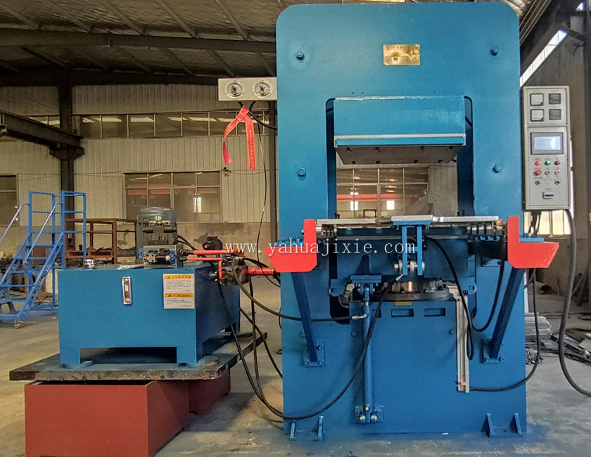 315TPLC控制自動硫化機(jī)帶自動推拉模裝置