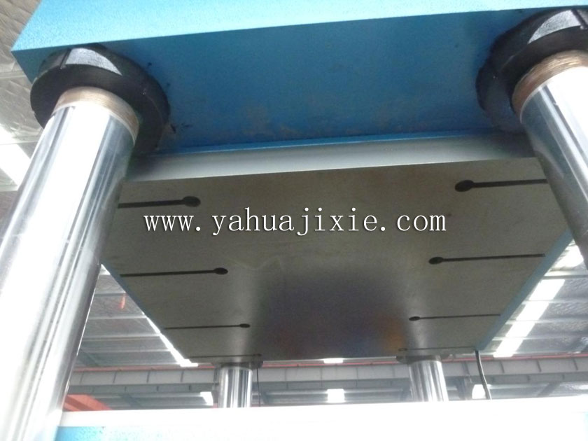 PLC控制帶自動(dòng)推拉模裝置硫化機(jī)